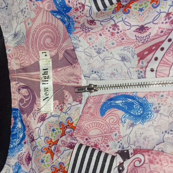 Women's Jacket - Picture 2 of 4